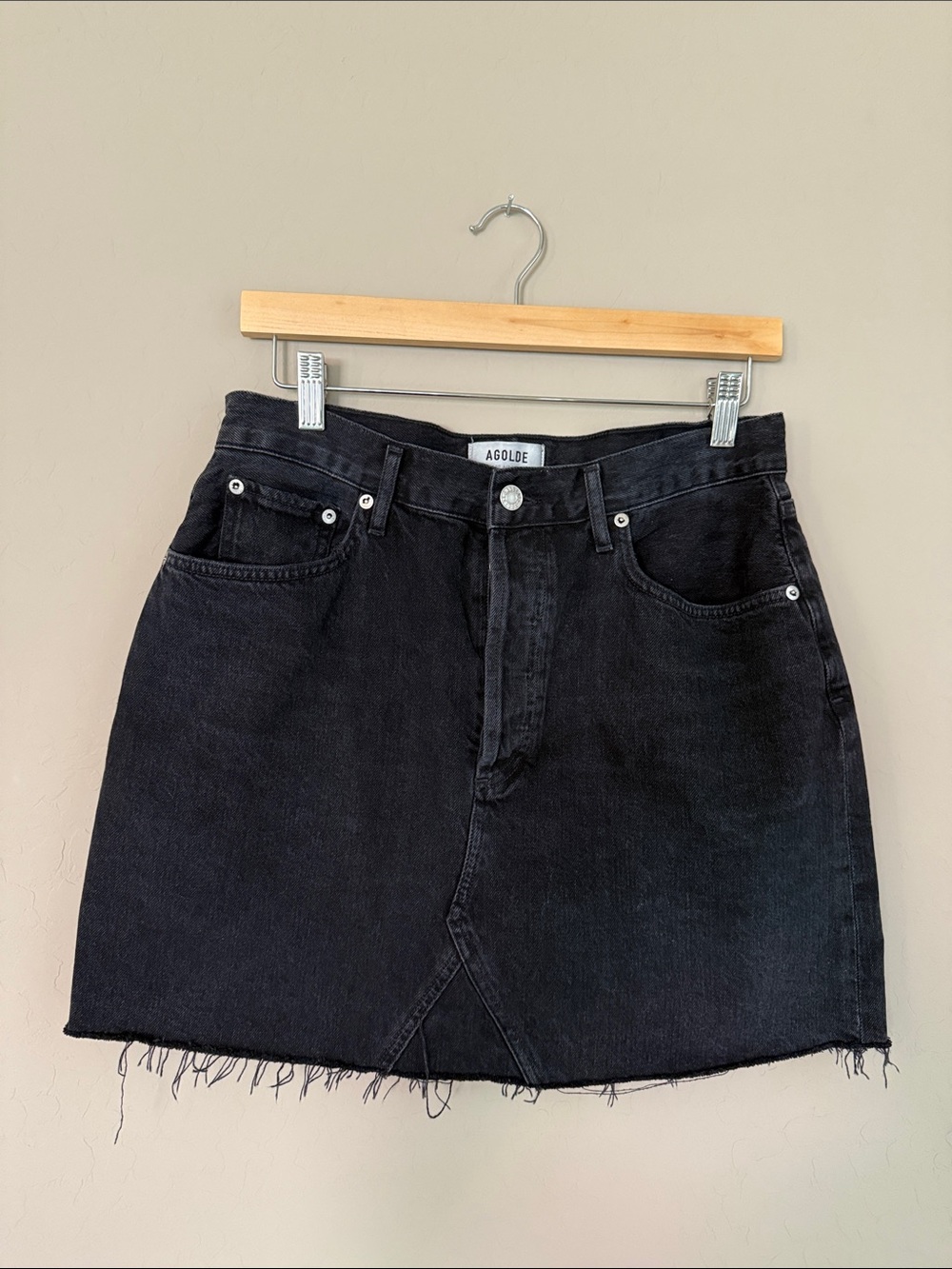 Agolde Mini Skirt Black Denim High Rise Raw Hem Button Front & 5 Pockets Sz 29 - Picture 2 of 9